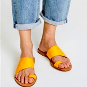 DVF Brittany yellow leather snakeskin toe ring sandals size 7 1/2